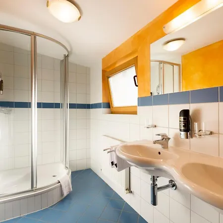 Bergkranz 3* מידרס